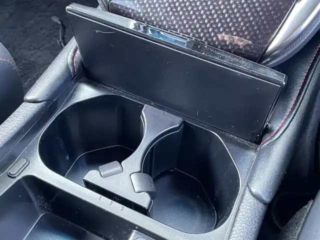 トヨタ ハリアー プレミアム 香川県 2018(平30)年 4.5万km ホワイトパールクリスタルシャイン アルパイン9型ナビ(EX10Z)/→AM.FM/CD/TV/Bluetooth/トヨタセーフティーセンス/・プリクラッシュセーフティー/・レーンディパーチャーアラート/・オートマチックハイビーム/アダプティブハイビームシステム/・レーダークルーズコントロール/・先行車発進告知機能/バックカメラ/純正OPエアロ（フロント・サイド・リア）/パワーバックドア/D席パワーシート/LEDヘッドライト/ハーフレザーシート/革巻きステアリング/ステアリングリモコン/コーナーセンサー/オートホールド/ETC/フロアマット/純正ドアバイザー/HDMI/オートエアコン/パワーウィンドウ/プッシュスタート/スマートキー