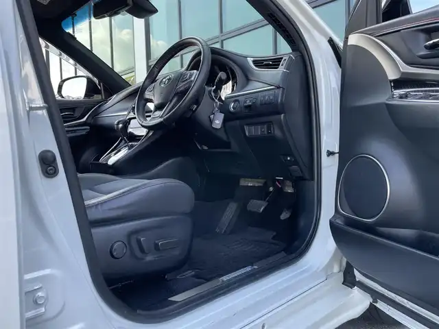 トヨタ ハリアー プレミアム 香川県 2018(平30)年 4.5万km ホワイトパールクリスタルシャイン アルパイン9型ナビ(EX10Z)/→AM.FM/CD/TV/Bluetooth/トヨタセーフティーセンス/・プリクラッシュセーフティー/・レーンディパーチャーアラート/・オートマチックハイビーム/アダプティブハイビームシステム/・レーダークルーズコントロール/・先行車発進告知機能/バックカメラ/純正OPエアロ（フロント・サイド・リア）/パワーバックドア/D席パワーシート/LEDヘッドライト/ハーフレザーシート/革巻きステアリング/ステアリングリモコン/コーナーセンサー/オートホールド/ETC/フロアマット/純正ドアバイザー/HDMI/オートエアコン/パワーウィンドウ/プッシュスタート/スマートキー