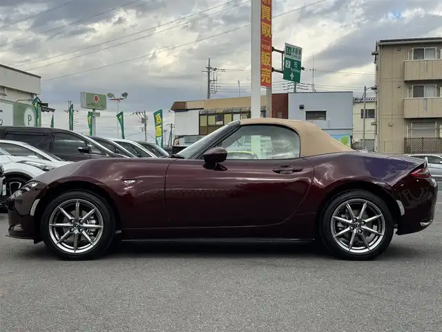 マツダ ロードスター 35周年記念車 千葉県 2025(令7)年 0.1万km ワインＭ ワンオーナー車/6速MT車/i-ACTIVSENSE/衝突軽減ブレーキ/レーダークルーズコントロール/レーンキープアシスト/ハイビームコントロール/ブラインドスポットモニター/スマートブレーキサポート/8.8インチ純正メモリナビ/Bluetooth/CarPlay/フルセグTV/バックカメラ/LEDライト/ETC/社外フロアマット/レザーシート/純正16インチアルミホイール/スマートキー/取扱説明書＆保証書/R7年記録簿/スペアキー×1本