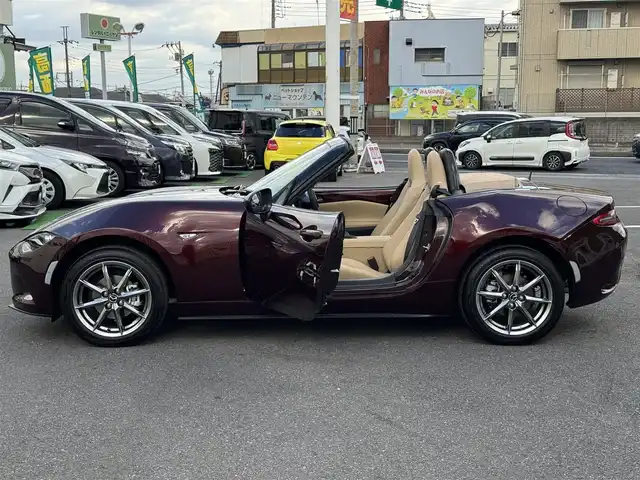マツダ ロードスター 35周年記念車 千葉県 2025(令7)年 0.1万km ワインＭ ワンオーナー車/6速MT車/i-ACTIVSENSE/衝突軽減ブレーキ/レーダークルーズコントロール/レーンキープアシスト/ハイビームコントロール/ブラインドスポットモニター/スマートブレーキサポート/8.8インチ純正メモリナビ/Bluetooth/CarPlay/フルセグTV/バックカメラ/LEDライト/ETC/社外フロアマット/レザーシート/純正16インチアルミホイール/スマートキー/取扱説明書＆保証書/R7年記録簿/スペアキー×1本