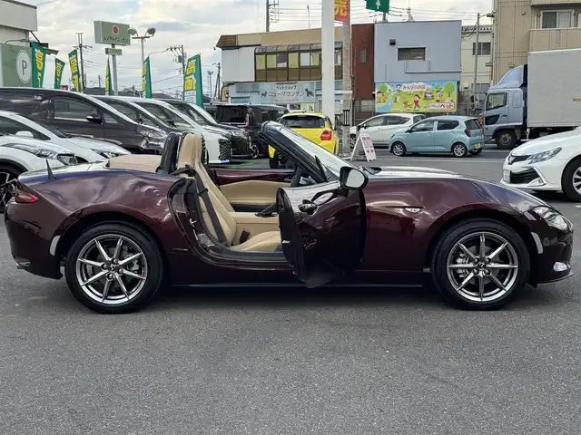 マツダ ロードスター 35周年記念車 千葉県 2025(令7)年 0.1万km ワインＭ ワンオーナー車/6速MT車/i-ACTIVSENSE/衝突軽減ブレーキ/レーダークルーズコントロール/レーンキープアシスト/ハイビームコントロール/ブラインドスポットモニター/スマートブレーキサポート/8.8インチ純正メモリナビ/Bluetooth/CarPlay/フルセグTV/バックカメラ/LEDライト/ETC/社外フロアマット/レザーシート/純正16インチアルミホイール/スマートキー/取扱説明書＆保証書/R7年記録簿/スペアキー×1本