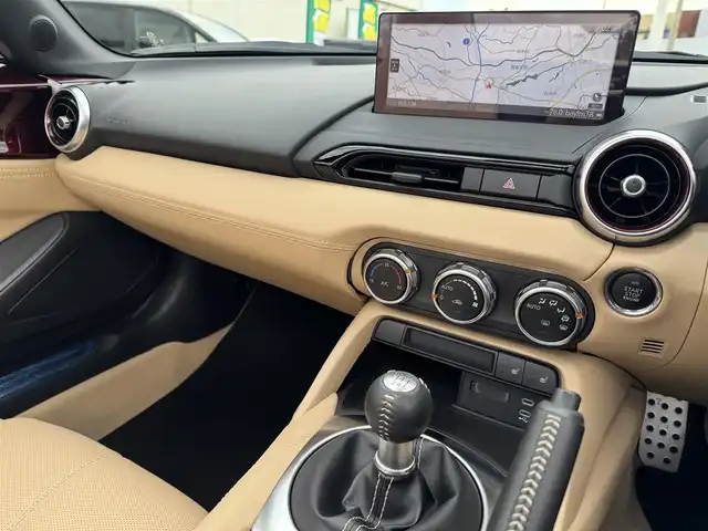 マツダ ロードスター 35周年記念車 千葉県 2025(令7)年 0.1万km ワインＭ ワンオーナー車/6速MT車/i-ACTIVSENSE/衝突軽減ブレーキ/レーダークルーズコントロール/レーンキープアシスト/ハイビームコントロール/ブラインドスポットモニター/スマートブレーキサポート/8.8インチ純正メモリナビ/Bluetooth/CarPlay/フルセグTV/バックカメラ/LEDライト/ETC/社外フロアマット/レザーシート/純正16インチアルミホイール/スマートキー/取扱説明書＆保証書/R7年記録簿/スペアキー×1本