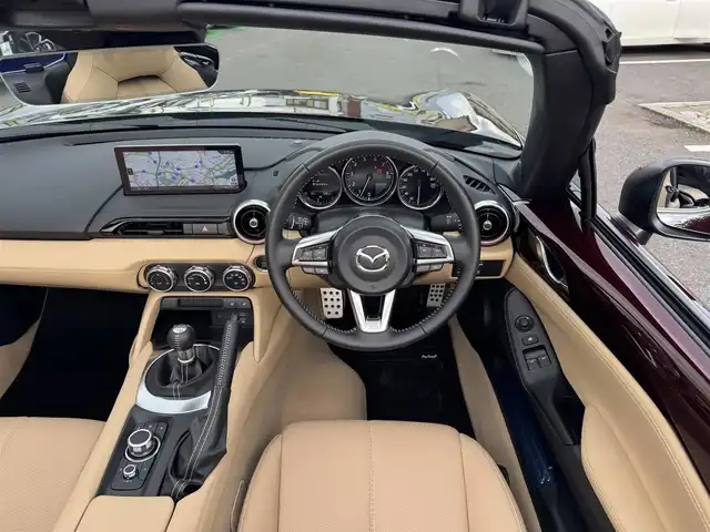 マツダ ロードスター 35周年記念車 千葉県 2025(令7)年 0.1万km ワインＭ ワンオーナー車/6速MT車/i-ACTIVSENSE/衝突軽減ブレーキ/レーダークルーズコントロール/レーンキープアシスト/ハイビームコントロール/ブラインドスポットモニター/スマートブレーキサポート/8.8インチ純正メモリナビ/Bluetooth/CarPlay/フルセグTV/バックカメラ/LEDライト/ETC/社外フロアマット/レザーシート/純正16インチアルミホイール/スマートキー/取扱説明書＆保証書/R7年記録簿/スペアキー×1本