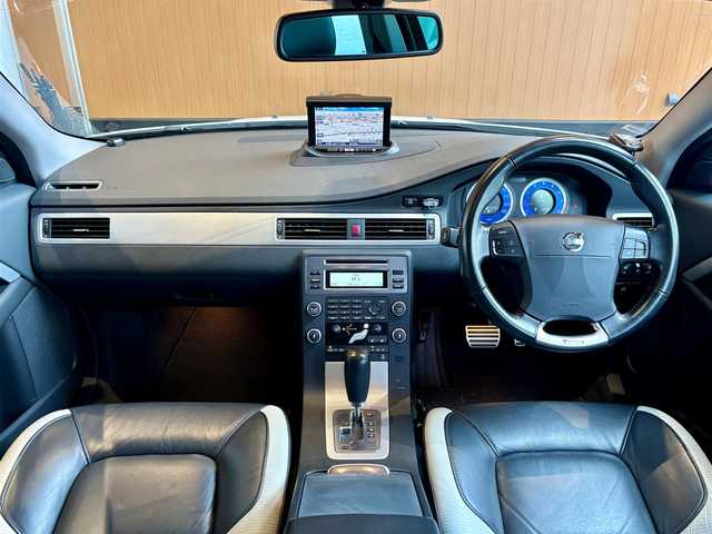 ボルボ Ｖ７０ 2．5T  R－DESIGN 宮城県 2009(平21)年 3.4万km 白 ワンオーナー/純正HDDナビ/レザーシート/D/N席パワーシート/HIDヘッドライト/オートライト/ステアリングスイッチ/パワーリアゲート/ウインカーミラー/ETC/新車時保証書/取扱説明書
