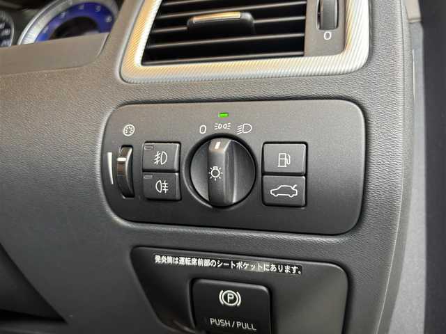 ボルボ Ｖ７０ 2．5T  R－DESIGN 宮城県 2009(平21)年 3.4万km 白 ワンオーナー/純正HDDナビ/レザーシート/D/N席パワーシート/HIDヘッドライト/オートライト/ステアリングスイッチ/パワーリアゲート/ウインカーミラー/ETC/新車時保証書/取扱説明書