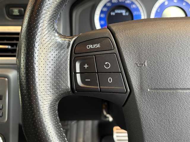 ボルボ Ｖ７０ 2．5T  R－DESIGN 宮城県 2009(平21)年 3.4万km 白 ワンオーナー/純正HDDナビ/レザーシート/D/N席パワーシート/HIDヘッドライト/オートライト/ステアリングスイッチ/パワーリアゲート/ウインカーミラー/ETC/新車時保証書/取扱説明書