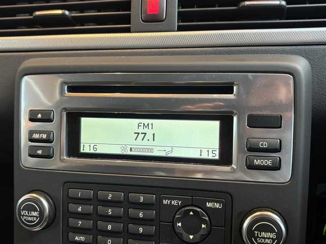 ボルボ Ｖ７０ 2．5T  R－DESIGN 宮城県 2009(平21)年 3.4万km 白 ワンオーナー/純正HDDナビ/レザーシート/D/N席パワーシート/HIDヘッドライト/オートライト/ステアリングスイッチ/パワーリアゲート/ウインカーミラー/ETC/新車時保証書/取扱説明書
