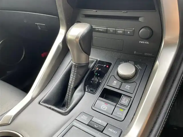 レクサス ＮＸ 300h Iパッケージ 大阪府 2014(平26)年 7.5万km 茶Ⅱ 純正ナビ/B・Sカメラ/地デジTV/黒革/シートヒーター/メモリシート/ステアリングヒーター/クルコン/プリクラッシュ