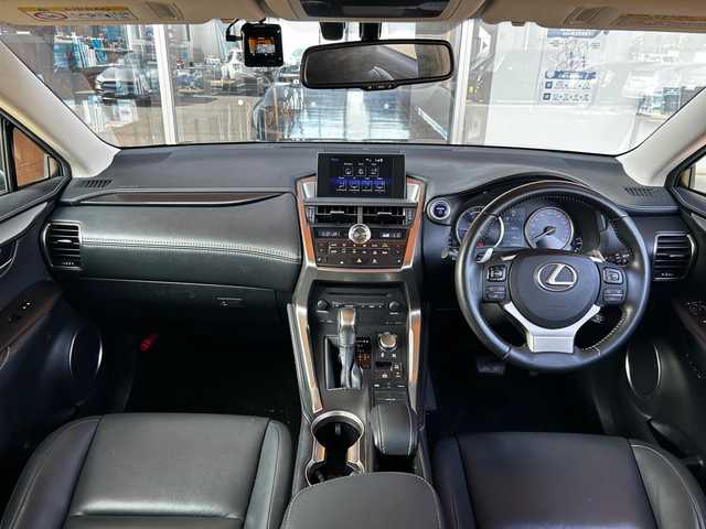 レクサス ＮＸ 300h Iパッケージ 富山県 2014(平26)年 7.5万km 茶Ⅱ 純正ナビ/フルセグTV/AM/FMラジオ/Bluetooth接続/DVD再生/バックカメラ/アイドリングストップ/黒革シート/D/N席シートヒーター/D席メモリシート/ステアリングヒーター/ACC/プリクラッシュ/前後ドラレコ/後席コンセント