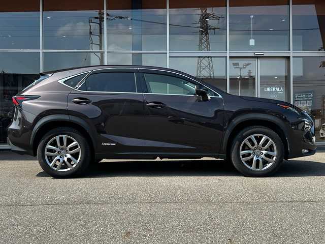 レクサス ＮＸ 300h Iパッケージ 富山県 2014(平26)年 7.5万km 茶Ⅱ 純正ナビ/フルセグTV/AM/FMラジオ/Bluetooth接続/DVD再生/バックカメラ/アイドリングストップ/黒革シート/D/N席シートヒーター/D席メモリシート/ステアリングヒーター/ACC/プリクラッシュ/前後ドラレコ/後席コンセント