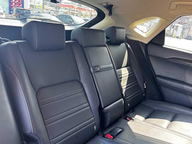 レクサス ＮＸ 300h Iパッケージ 富山県 2014(平26)年 7.5万km 茶Ⅱ 純正ナビ/フルセグTV/AM/FMラジオ/Bluetooth接続/DVD再生/バックカメラ/アイドリングストップ/黒革シート/D/N席シートヒーター/D席メモリシート/ステアリングヒーター/ACC/プリクラッシュ/前後ドラレコ/後席コンセント