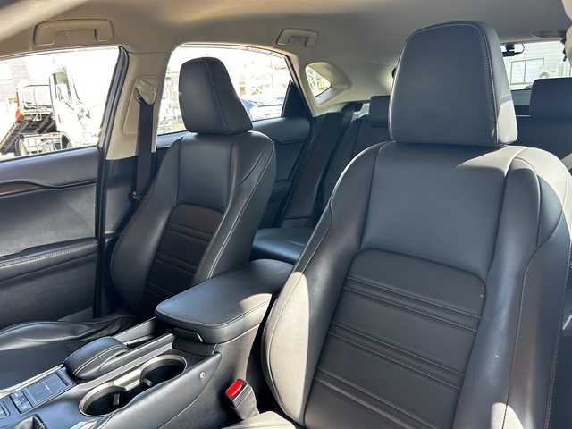 レクサス ＮＸ 300h Iパッケージ 富山県 2014(平26)年 7.5万km 茶Ⅱ 純正ナビ/フルセグTV/AM/FMラジオ/Bluetooth接続/DVD再生/バックカメラ/アイドリングストップ/黒革シート/D/N席シートヒーター/D席メモリシート/ステアリングヒーター/ACC/プリクラッシュ/前後ドラレコ/後席コンセント