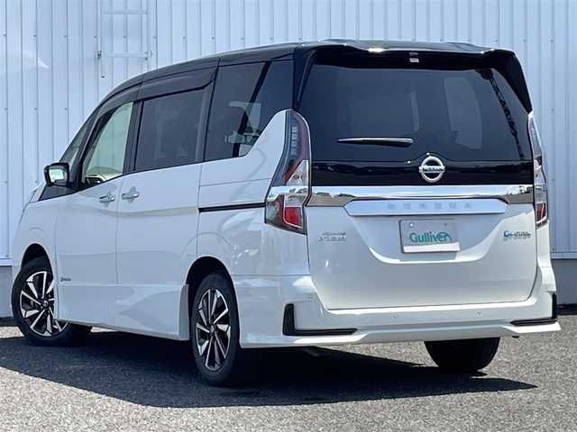 日産 セレナ e－パワー ハイウェイスター V 熊本県 2021(令3)年 2.5万km ブリリアントホワイトパール 2トーン ワンオーナー/純正ナビ/・AM/FM/CD/DVD/BD/USB/HDMI/iPod/BT/・フルセグTV/360°セーフティアシスト/・プロパイロット/・エマージェンシーブレーキ/・後側方衝突防止支援システム/・後側方車両検知警報/・車線逸脱警報/・車線逸脱防止支援システム/・ふらつき警報/・速度標識認識システム/・道路標識認識システム/・ブラインドスポットモニター/前後コーナーセンサー/革巻きステアリング/・ステアリングリモコン/純正ドライブレコーダー【前後】（DJ4-D）/インテリジェントルームミラー/電動格納ミラー/・ウィンカーミラー/オートライト/・LEDライト/・フォグランプ/ETC/電動サイドブレーキ/・ホールドボタン/純正ドアバイザー/純正フロアマット/純正アルミホイール/スマートキー/・スペアキー