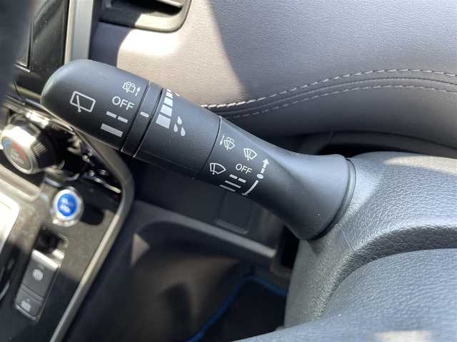 日産 セレナ e－パワー ハイウェイスター V 熊本県 2021(令3)年 2.5万km ブリリアントホワイトパール 2トーン ワンオーナー/純正ナビ/・AM/FM/CD/DVD/BD/USB/HDMI/iPod/BT/・フルセグTV/360°セーフティアシスト/・プロパイロット/・エマージェンシーブレーキ/・後側方衝突防止支援システム/・後側方車両検知警報/・車線逸脱警報/・車線逸脱防止支援システム/・ふらつき警報/・速度標識認識システム/・道路標識認識システム/・ブラインドスポットモニター/前後コーナーセンサー/革巻きステアリング/・ステアリングリモコン/純正ドライブレコーダー【前後】（DJ4-D）/インテリジェントルームミラー/電動格納ミラー/・ウィンカーミラー/オートライト/・LEDライト/・フォグランプ/ETC/電動サイドブレーキ/・ホールドボタン/純正ドアバイザー/純正フロアマット/純正アルミホイール/スマートキー/・スペアキー