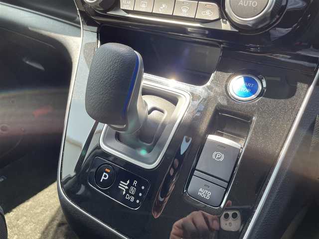 日産 セレナ e－パワー ハイウェイスター V 熊本県 2021(令3)年 2.5万km ブリリアントホワイトパール 2トーン ワンオーナー/純正ナビ/・AM/FM/CD/DVD/BD/USB/HDMI/iPod/BT/・フルセグTV/360°セーフティアシスト/・プロパイロット/・エマージェンシーブレーキ/・後側方衝突防止支援システム/・後側方車両検知警報/・車線逸脱警報/・車線逸脱防止支援システム/・ふらつき警報/・速度標識認識システム/・道路標識認識システム/・ブラインドスポットモニター/前後コーナーセンサー/革巻きステアリング/・ステアリングリモコン/純正ドライブレコーダー【前後】（DJ4-D）/インテリジェントルームミラー/電動格納ミラー/・ウィンカーミラー/オートライト/・LEDライト/・フォグランプ/ETC/電動サイドブレーキ/・ホールドボタン/純正ドアバイザー/純正フロアマット/純正アルミホイール/スマートキー/・スペアキー