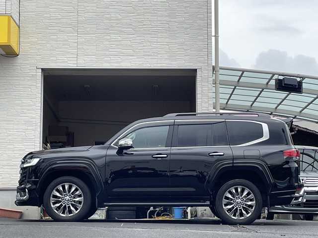 トヨタ ランドクルーザー ZX 大分県 2023(令5)年 4.4万km ブラック モデリスタエアロF・S・R/サンルーフ/ベージュレザーシート/純正メーカーナビ/フルセグTV/ブルートゥース/全方位モニター/COOL BOX/電動リアゲート/純正20インチアルミホイール/LEDヘッドライト/ビルトインETC/社外ドライブレコーダー/レーンキープアシスト/パワーシート