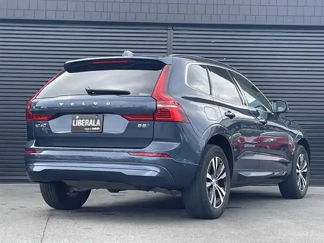 ボルボ ボルボ ＸＣ６０ B5 AWD モーメンタム 三重県 2022(令4)年 4.4万km デニムブルーメタリック Ｇｏｏｇｌｅナビ/白革シート　/クライメートＰＫＧ　/パワーシートプラスＰＫＧ　/ステアリングヒーター　/前席パワーシート　/電動リアゲート　/全方位カメラ　/インテリセーフ　/カープレイ　/純正前後ドラレコ　/純正１８ＡＷ