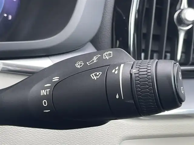 ボルボ ボルボ ＸＣ６０ B5 AWD モーメンタム 三重県 2022(令4)年 4.4万km デニムブルーメタリック Ｇｏｏｇｌｅナビ/白革シート　/クライメートＰＫＧ　/パワーシートプラスＰＫＧ　/ステアリングヒーター　/前席パワーシート　/電動リアゲート　/全方位カメラ　/インテリセーフ　/カープレイ　/純正前後ドラレコ　/純正１８ＡＷ