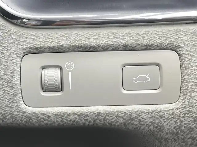 ボルボ ボルボ ＸＣ６０ B5 AWD モーメンタム 三重県 2022(令4)年 4.4万km デニムブルーメタリック Ｇｏｏｇｌｅナビ/白革シート　/クライメートＰＫＧ　/パワーシートプラスＰＫＧ　/ステアリングヒーター　/前席パワーシート　/電動リアゲート　/全方位カメラ　/インテリセーフ　/カープレイ　/純正前後ドラレコ　/純正１８ＡＷ