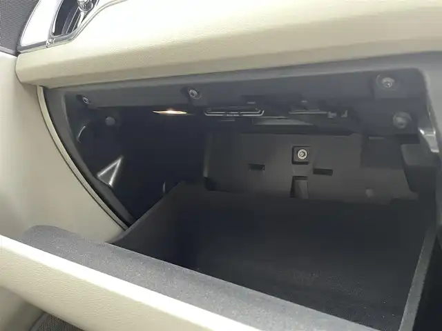 ボルボ ボルボ ＸＣ６０ B5 AWD モーメンタム 三重県 2022(令4)年 4.4万km デニムブルーメタリック Ｇｏｏｇｌｅナビ/白革シート　/クライメートＰＫＧ　/パワーシートプラスＰＫＧ　/ステアリングヒーター　/前席パワーシート　/電動リアゲート　/全方位カメラ　/インテリセーフ　/カープレイ　/純正前後ドラレコ　/純正１８ＡＷ