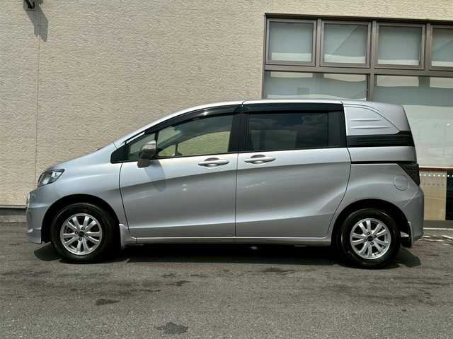 ホンダ フリード スパイク G プレミアムエディション 大阪府 2015(平27)年 3.3万km アラバスターシルバーメタリック 社外SDナビ/（BT・CD・DVD）/バックカメラ/クルーズコントロール/横滑り防止システム/両側パワースライドドア/ハーフレザーシート/純正１４インチアルミキャップ/ETC/ドライブレコーダー/保証書/取扱説明書/スペアキー有