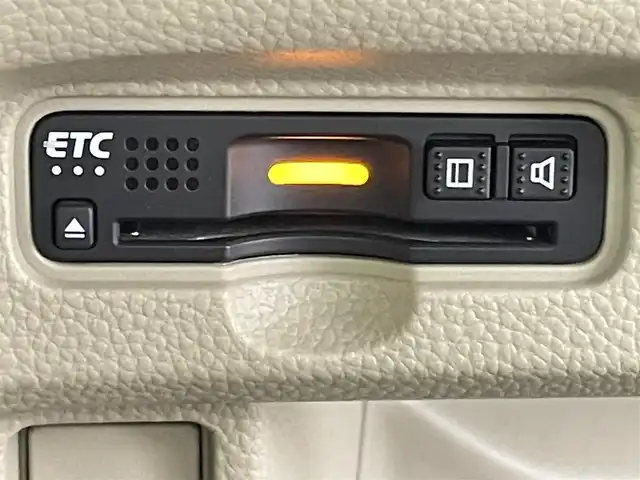 ホンダ Ｎ ＢＯＸ G L ホンダセンシング 千葉県 2018(平30)年 5.5万km クリスタルブラックパール ホンダセンシング（安全運転支援システム）/・衝突軽減ブレーキ〈CMBS〉/・誤発進抑制機能/・歩行者事故低減ステアリング/・路外逸脱抑制機能/・渋滞追従機能付 ACC〈アダプティブ・クルーズ・コントロール〉/・LKAS〈車線維持支援システム〉/・先行車発進お知らせ機能/・標識認識機能/純正ディスプレイオーディオ/・ワンセグTV/・CD/・バックカメラ/左側パワースライドドア/スマートキー/LEDライト/ビルトインETC/フロアマット