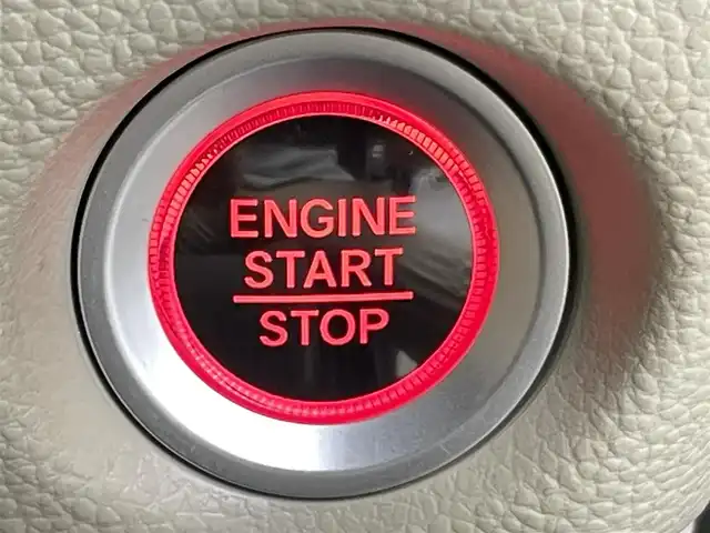 ホンダ Ｎ ＢＯＸ G L ホンダセンシング 千葉県 2018(平30)年 5.5万km クリスタルブラックパール ホンダセンシング（安全運転支援システム）/・衝突軽減ブレーキ〈CMBS〉/・誤発進抑制機能/・歩行者事故低減ステアリング/・路外逸脱抑制機能/・渋滞追従機能付 ACC〈アダプティブ・クルーズ・コントロール〉/・LKAS〈車線維持支援システム〉/・先行車発進お知らせ機能/・標識認識機能/純正ディスプレイオーディオ/・ワンセグTV/・CD/・バックカメラ/左側パワースライドドア/スマートキー/LEDライト/ビルトインETC/フロアマット