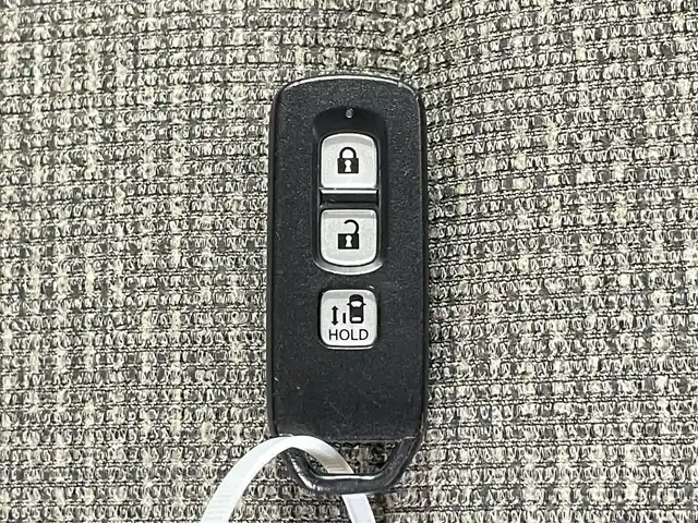 ホンダ Ｎ ＢＯＸ G L ホンダセンシング 千葉県 2018(平30)年 5.5万km クリスタルブラックパール ホンダセンシング（安全運転支援システム）/・衝突軽減ブレーキ〈CMBS〉/・誤発進抑制機能/・歩行者事故低減ステアリング/・路外逸脱抑制機能/・渋滞追従機能付 ACC〈アダプティブ・クルーズ・コントロール〉/・LKAS〈車線維持支援システム〉/・先行車発進お知らせ機能/・標識認識機能/純正ディスプレイオーディオ/・ワンセグTV/・CD/・バックカメラ/左側パワースライドドア/スマートキー/LEDライト/ビルトインETC/フロアマット