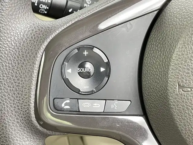ホンダ Ｎ ＢＯＸ G L ホンダセンシング 千葉県 2018(平30)年 5.5万km クリスタルブラックパール ホンダセンシング（安全運転支援システム）/・衝突軽減ブレーキ〈CMBS〉/・誤発進抑制機能/・歩行者事故低減ステアリング/・路外逸脱抑制機能/・渋滞追従機能付 ACC〈アダプティブ・クルーズ・コントロール〉/・LKAS〈車線維持支援システム〉/・先行車発進お知らせ機能/・標識認識機能/純正ディスプレイオーディオ/・ワンセグTV/・CD/・バックカメラ/左側パワースライドドア/スマートキー/LEDライト/ビルトインETC/フロアマット