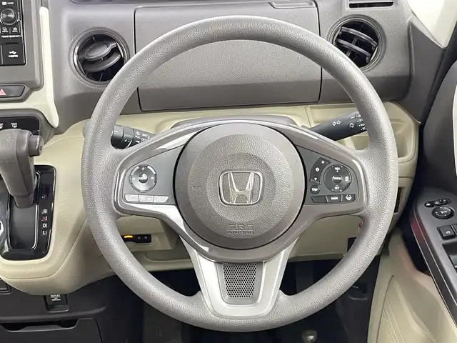 ホンダ Ｎ ＢＯＸ G L ホンダセンシング 千葉県 2018(平30)年 5.5万km クリスタルブラックパール ホンダセンシング（安全運転支援システム）/・衝突軽減ブレーキ〈CMBS〉/・誤発進抑制機能/・歩行者事故低減ステアリング/・路外逸脱抑制機能/・渋滞追従機能付 ACC〈アダプティブ・クルーズ・コントロール〉/・LKAS〈車線維持支援システム〉/・先行車発進お知らせ機能/・標識認識機能/純正ディスプレイオーディオ/・ワンセグTV/・CD/・バックカメラ/左側パワースライドドア/スマートキー/LEDライト/ビルトインETC/フロアマット