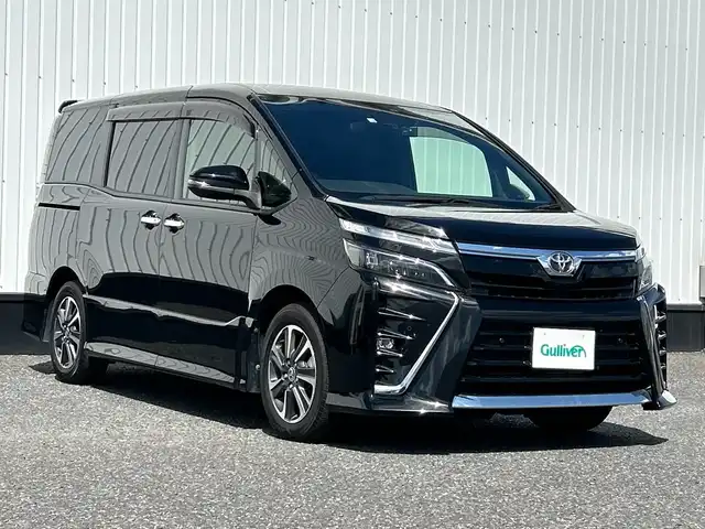 トヨタ ヴォクシー ZS 煌Ⅱ 千葉県 2020(令2)年 4.2万km ブラック 純正10インチSDナビ/(フルセグ/AM/FM/CD/DVD/Bluetooth)/バックカメラ/衝突被害軽減システム/車線逸脱警報/クルーズコントロール/フリップダウンモニター/両側パワースライドドア/横滑り防止装置/ETC/アイドリングストップ/LEDヘッドライト/フォグランプ/オートライト/ウィンカーミラー/電動格納ミラー/純正16インチAW/禁煙車/プッシュスタート/スマートキー/フロアマット/ドアバイザー