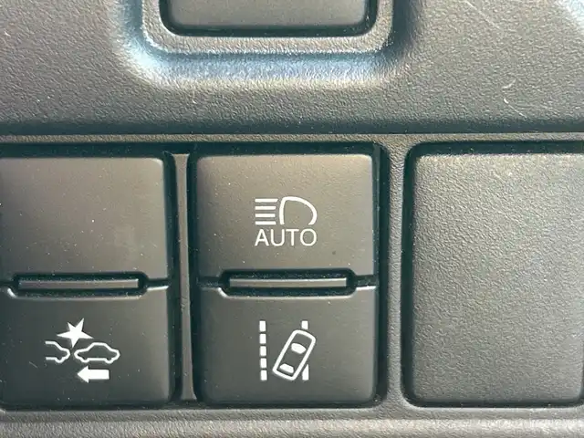 トヨタ ヴォクシー ZS 煌Ⅱ 千葉県 2020(令2)年 4.2万km ブラック 純正10インチSDナビ/(フルセグ/AM/FM/CD/DVD/Bluetooth)/バックカメラ/衝突被害軽減システム/車線逸脱警報/クルーズコントロール/フリップダウンモニター/両側パワースライドドア/横滑り防止装置/ETC/アイドリングストップ/LEDヘッドライト/フォグランプ/オートライト/ウィンカーミラー/電動格納ミラー/純正16インチAW/禁煙車/プッシュスタート/スマートキー/フロアマット/ドアバイザー