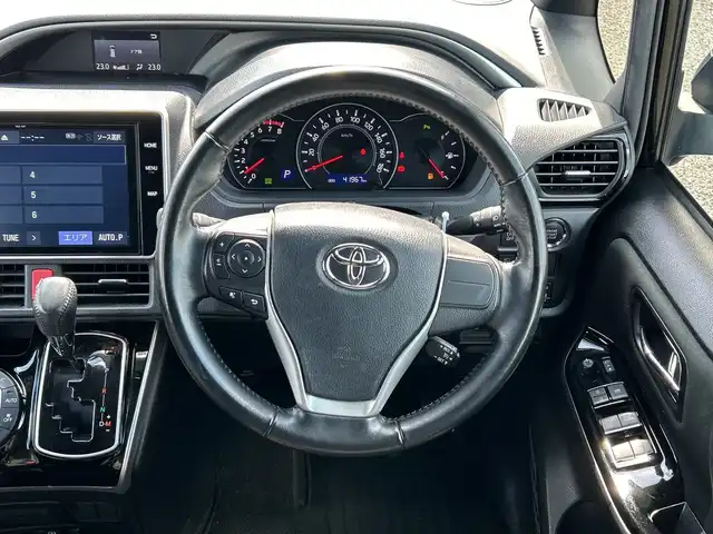 トヨタ ヴォクシー ZS 煌Ⅱ 千葉県 2020(令2)年 4.2万km ブラック 純正10インチSDナビ/(フルセグ/AM/FM/CD/DVD/Bluetooth)/バックカメラ/衝突被害軽減システム/車線逸脱警報/クルーズコントロール/フリップダウンモニター/両側パワースライドドア/横滑り防止装置/ETC/アイドリングストップ/LEDヘッドライト/フォグランプ/オートライト/ウィンカーミラー/電動格納ミラー/純正16インチAW/禁煙車/プッシュスタート/スマートキー/フロアマット/ドアバイザー