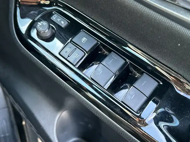 トヨタ ヴォクシー ZS 煌Ⅱ 千葉県 2020(令2)年 4.2万km ブラック 純正10インチSDナビ/(フルセグ/AM/FM/CD/DVD/Bluetooth)/バックカメラ/衝突被害軽減システム/車線逸脱警報/クルーズコントロール/フリップダウンモニター/両側パワースライドドア/横滑り防止装置/ETC/アイドリングストップ/LEDヘッドライト/フォグランプ/オートライト/ウィンカーミラー/電動格納ミラー/純正16インチAW/禁煙車/プッシュスタート/スマートキー/フロアマット/ドアバイザー