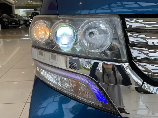 ホンダ Ｎ ＢＯＸ カスタム SSパッケージ 埼玉県 2015(平27)年 6.7万km プレミアムダイナミックブルーパール 安心パッケージ/純正メモリーナビ/ CD/DVD/BT/フルセグ/バックカメラ/両側電動スライドドア/HIDヘッドライト/純正14インチアルミホイール/ETC/スマートキー/禁煙車