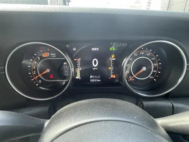 クライスラー・ジープ ジープ ラングラー アンリミテッド サハラ 高知県 2024(令6)年 1.3万km 緑 純正メモリーナビ/　【フルセグTV/BT/AUX/USB】/フロント・バック・サイドカメラ/ブラックレザーシート/シートヒーター/ステアリングヒーター/コーナーセンサー/アダプティブクルーズコントロール/衝突被害軽減ブレーキ/アイドリングストップ/純正18インチアルミホイール/背面タイヤカバー付き