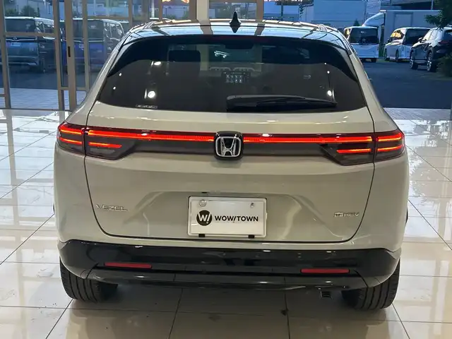 ホンダ ヴェゼル ハイブリッド e:HEV Z PLaYパッケージ 埼玉県 2025(令7)年 0.1万km プレミアムサンライトホワイトパール ホンダセンシング/純正9インチナビ/ BT/フルセグ/カープレイ/バックカメラ/パワーバックドア/レーダークルーズコントロール/レーンキープアシスト/LEDヘッドライト/ハーフレザーシート/シートヒーター/純正18インチアルミホイール/ステアリングヒーター/ワイヤレス充電/パドルシフト/ETC2.0/スマートキー×2/禁煙車
