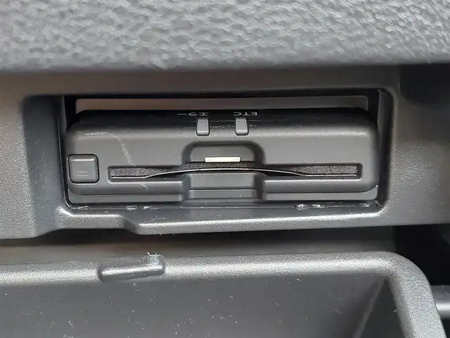 日産 セレナ e－パワー ハイウェイスター V 東京都 2021(令3)年 4.8万km ダイヤモンドブラック エマージェンシーブレーキ/踏み間違い衝突防止アシスト/車線逸脱防止支援/ブラインドスポットアシスト/コーナーセンサー/プロパイロット/アラウンドビューモニター/インテリジェントルームミラー/プッシュスタート/純正ナビ/フルセグTV/フリップダウンモニター/ETC/ドライブレコーダー/両側パワースライドドア/シートヒーター/ステアリングヒーター/パーソナルテーブル/後席ロールサンシェード/LEDヘッドライト/オートライト/ドアバイザー/16インチ純正アルミホイール/スマートキー