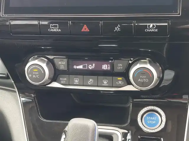 日産 セレナ e－パワー ハイウェイスター V 東京都 2021(令3)年 4.8万km ダイヤモンドブラック エマージェンシーブレーキ/踏み間違い衝突防止アシスト/車線逸脱防止支援/ブラインドスポットアシスト/コーナーセンサー/プロパイロット/アラウンドビューモニター/インテリジェントルームミラー/プッシュスタート/純正ナビ/フルセグTV/フリップダウンモニター/ETC/ドライブレコーダー/両側パワースライドドア/シートヒーター/ステアリングヒーター/パーソナルテーブル/後席ロールサンシェード/LEDヘッドライト/オートライト/ドアバイザー/16インチ純正アルミホイール/スマートキー