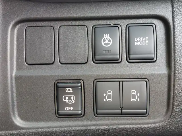 日産 セレナ e－パワー ハイウェイスター V 東京都 2021(令3)年 4.8万km ダイヤモンドブラック エマージェンシーブレーキ/踏み間違い衝突防止アシスト/車線逸脱防止支援/ブラインドスポットアシスト/コーナーセンサー/プロパイロット/アラウンドビューモニター/インテリジェントルームミラー/プッシュスタート/純正ナビ/フルセグTV/フリップダウンモニター/ETC/ドライブレコーダー/両側パワースライドドア/シートヒーター/ステアリングヒーター/パーソナルテーブル/後席ロールサンシェード/LEDヘッドライト/オートライト/ドアバイザー/16インチ純正アルミホイール/スマートキー