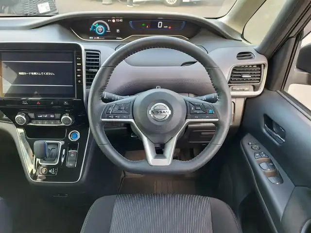 日産 セレナ e－パワー ハイウェイスター V 東京都 2021(令3)年 4.8万km ダイヤモンドブラック エマージェンシーブレーキ/踏み間違い衝突防止アシスト/車線逸脱防止支援/ブラインドスポットアシスト/コーナーセンサー/プロパイロット/アラウンドビューモニター/インテリジェントルームミラー/プッシュスタート/純正ナビ/フルセグTV/フリップダウンモニター/ETC/ドライブレコーダー/両側パワースライドドア/シートヒーター/ステアリングヒーター/パーソナルテーブル/後席ロールサンシェード/LEDヘッドライト/オートライト/ドアバイザー/16インチ純正アルミホイール/スマートキー