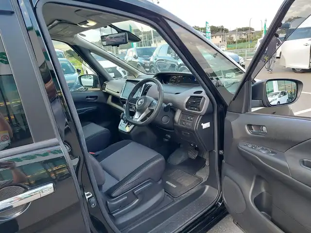 日産 セレナ e－パワー ハイウェイスター V 東京都 2021(令3)年 4.8万km ダイヤモンドブラック エマージェンシーブレーキ/踏み間違い衝突防止アシスト/車線逸脱防止支援/ブラインドスポットアシスト/コーナーセンサー/プロパイロット/アラウンドビューモニター/インテリジェントルームミラー/プッシュスタート/純正ナビ/フルセグTV/フリップダウンモニター/ETC/ドライブレコーダー/両側パワースライドドア/シートヒーター/ステアリングヒーター/パーソナルテーブル/後席ロールサンシェード/LEDヘッドライト/オートライト/ドアバイザー/16インチ純正アルミホイール/スマートキー