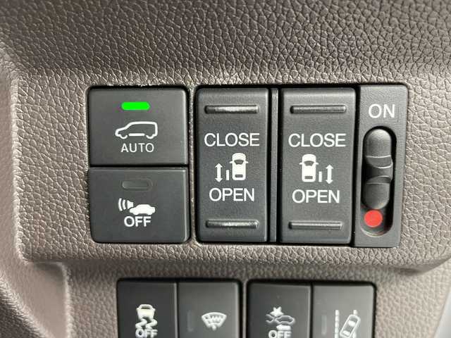 ホンダ フリード ハイブリット G ホンダセンシング 愛知県 2018(平30)年 3.2万km ルナシルバーM ６人乗り/純正SDナビ/バックカメラ/ビルトインETC/オートサイドステップ/両側パワースライドドア/ホンダセンシング/・衝突軽減ブレーキ（CMBS)/・車線維持支援システム（LKAS)/・アダプティブクルーズコントロール/・先行車発信お知らせ機能/・標識認識機能/・誤発進抑制/・路外逸脱抑制機能/・歩行者事故低減システム/横滑り防止/ワイパーデアイサ/LEDヘッドライト　アクティブコーナリングライト/電動格納ウィンカーミラー/スペアキー