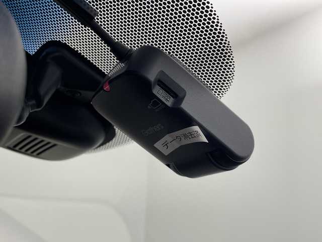 ホンダ フリード ハイブリット G ホンダセンシング 愛知県 2018(平30)年 3.2万km ルナシルバーM ６人乗り/純正SDナビ/バックカメラ/ビルトインETC/オートサイドステップ/両側パワースライドドア/ホンダセンシング/・衝突軽減ブレーキ（CMBS)/・車線維持支援システム（LKAS)/・アダプティブクルーズコントロール/・先行車発信お知らせ機能/・標識認識機能/・誤発進抑制/・路外逸脱抑制機能/・歩行者事故低減システム/横滑り防止/ワイパーデアイサ/LEDヘッドライト　アクティブコーナリングライト/電動格納ウィンカーミラー/スペアキー