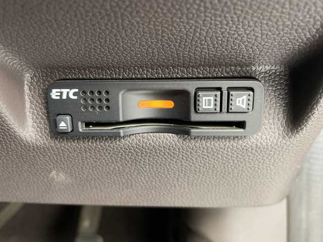 ホンダ フリード ハイブリット G ホンダセンシング 愛知県 2018(平30)年 3.2万km ルナシルバーM ６人乗り/純正SDナビ/バックカメラ/ビルトインETC/オートサイドステップ/両側パワースライドドア/ホンダセンシング/・衝突軽減ブレーキ（CMBS)/・車線維持支援システム（LKAS)/・アダプティブクルーズコントロール/・先行車発信お知らせ機能/・標識認識機能/・誤発進抑制/・路外逸脱抑制機能/・歩行者事故低減システム/横滑り防止/ワイパーデアイサ/LEDヘッドライト　アクティブコーナリングライト/電動格納ウィンカーミラー/スペアキー