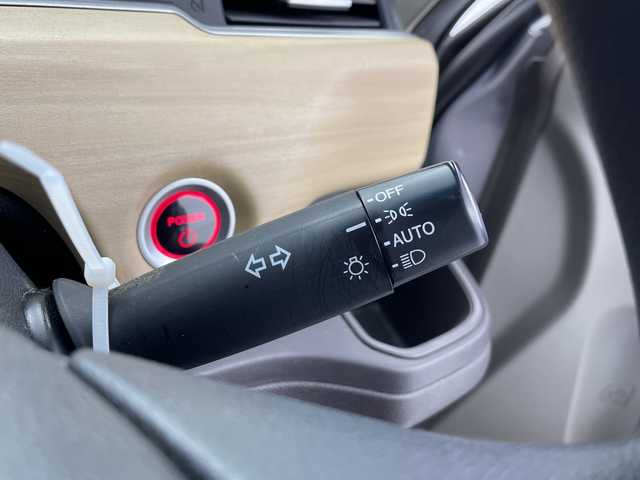 ホンダ フリード ハイブリット G ホンダセンシング 愛知県 2018(平30)年 3.2万km ルナシルバーM ６人乗り/純正SDナビ/バックカメラ/ビルトインETC/オートサイドステップ/両側パワースライドドア/ホンダセンシング/・衝突軽減ブレーキ（CMBS)/・車線維持支援システム（LKAS)/・アダプティブクルーズコントロール/・先行車発信お知らせ機能/・標識認識機能/・誤発進抑制/・路外逸脱抑制機能/・歩行者事故低減システム/横滑り防止/ワイパーデアイサ/LEDヘッドライト　アクティブコーナリングライト/電動格納ウィンカーミラー/スペアキー