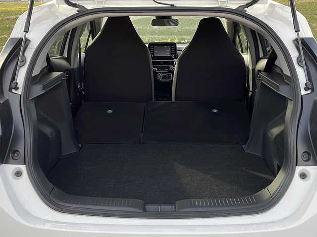 トヨタ アクア X 新潟県 2024(令6)年 1.9万km スーパーホワイトⅡ 4WD/純正ディスプレイオーディオ/BT/USB/バックカメラ/衝突被害軽減ブレーキ/レーンキープアシスト/レーダークルーズコントロール/コーナーセンサー/ステアリングスイッチ/スマートキー/プッシュスタート/LEDヘッドライト/オートライト/オートハイビーム