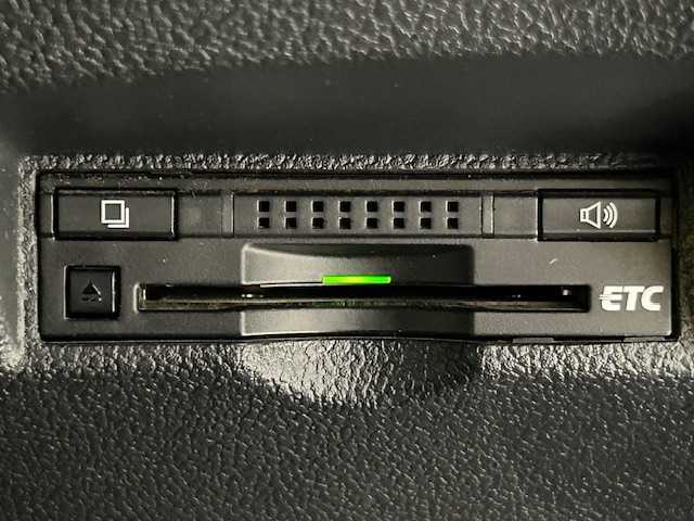 トヨタ プリウス A ツーリングセレクション 宮城県 2016(平28)年 6.7万km ホワイトパールクリスタルシャイン モデリスタエアロ/トヨタセーフティーセンス/・ブラインドスポットモニター/・衝突軽減支援システム/・レーダークルーズコントロール/・レーンディパーチャーアラート/・レーンキープアシスト/・クリアランスソナー/純正9型ナビ/・型番：DSZT-YC4T/・フルセグTV/CD/DVD/Bluetooth/・バックカメラ/・ETC/・ドライブレコーダー/デジタルインナーミラー/アイドリングストップ/パーキングアシスト/ヘッドアップディスプレイ/革巻きステアリング/・ステアリングリモコン/レザーシート/・シートヒーター/プッシュスタート/・スマートキー/・スペアキー/LEDヘッドライト/・LEDフォグ/・オートライト/フロアマット