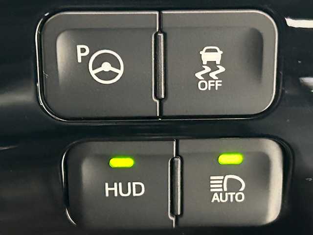 トヨタ プリウス A ツーリングセレクション 宮城県 2016(平28)年 6.7万km ホワイトパールクリスタルシャイン モデリスタエアロ/トヨタセーフティーセンス/・ブラインドスポットモニター/・衝突軽減支援システム/・レーダークルーズコントロール/・レーンディパーチャーアラート/・レーンキープアシスト/・クリアランスソナー/純正9型ナビ/・型番：DSZT-YC4T/・フルセグTV/CD/DVD/Bluetooth/・バックカメラ/・ETC/・ドライブレコーダー/デジタルインナーミラー/アイドリングストップ/パーキングアシスト/ヘッドアップディスプレイ/革巻きステアリング/・ステアリングリモコン/レザーシート/・シートヒーター/プッシュスタート/・スマートキー/・スペアキー/LEDヘッドライト/・LEDフォグ/・オートライト/フロアマット