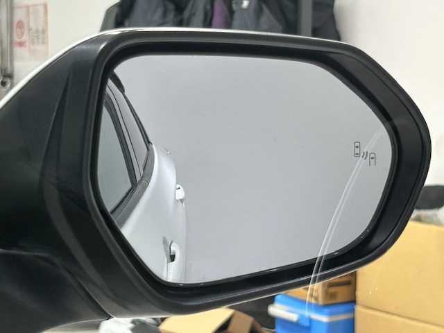 トヨタ プリウス A ツーリングセレクション 宮城県 2016(平28)年 6.7万km ホワイトパールクリスタルシャイン モデリスタエアロ/トヨタセーフティーセンス/・ブラインドスポットモニター/・衝突軽減支援システム/・レーダークルーズコントロール/・レーンディパーチャーアラート/・レーンキープアシスト/・クリアランスソナー/純正9型ナビ/・型番：DSZT-YC4T/・フルセグTV/CD/DVD/Bluetooth/・バックカメラ/・ETC/・ドライブレコーダー/デジタルインナーミラー/アイドリングストップ/パーキングアシスト/ヘッドアップディスプレイ/革巻きステアリング/・ステアリングリモコン/レザーシート/・シートヒーター/プッシュスタート/・スマートキー/・スペアキー/LEDヘッドライト/・LEDフォグ/・オートライト/フロアマット